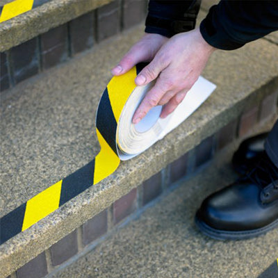 Banda adeziva antiderapanta 15cm x 15m